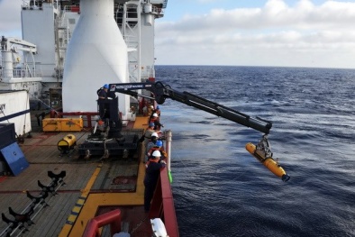 Tin mới nhất máy bay Maylaysia MH370 mất tích 18/4: Cho robot xuống đáy biển